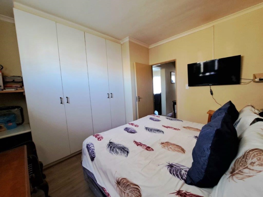 2 Bedroom Property for Sale in Gordons Bay Central Western Cape